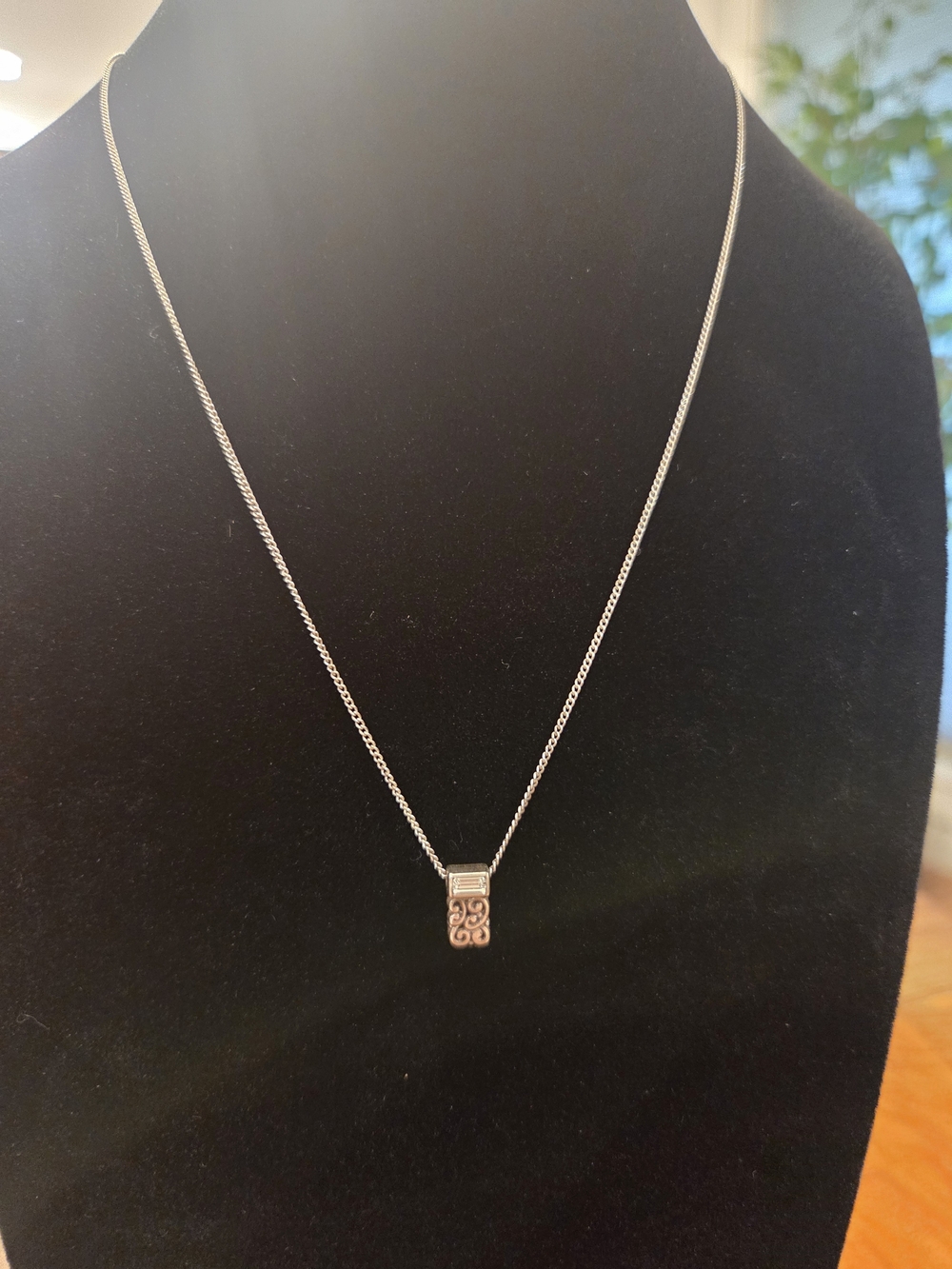 Delicate Silver Scroll Pendant Necklace - Women Jewelry